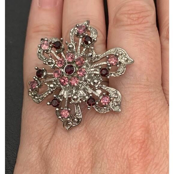 Vintage Large Flower Cocktail Ring Silver Tone Purple Rhinestones 8.25 Adj. - Picture 1 of 7